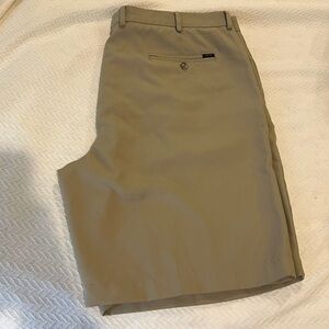 Lee Men'sExtreme Comfort Khaki Flat Front Shorts size 42